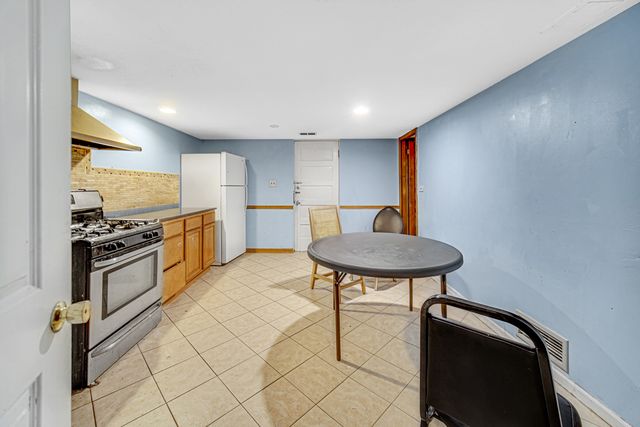 3210 N Narragansett Avenue, Chicago, IL 60634