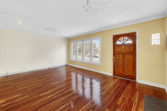 3210 N Narragansett Avenue, Chicago, IL 60634