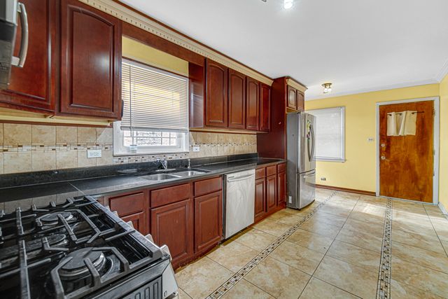 3210 N Narragansett Avenue, Chicago, IL 60634