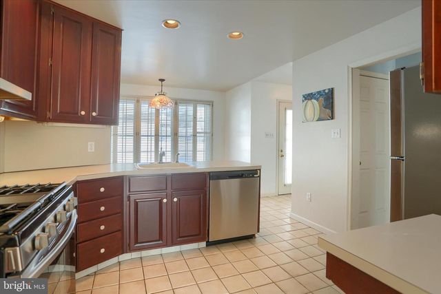 112 GRAYSTONE DR, Hummelstown, PA 17036