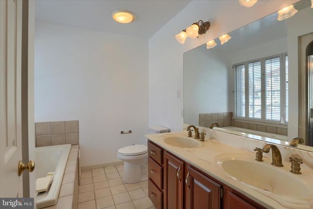 112 GRAYSTONE DR, Hummelstown, PA 17036