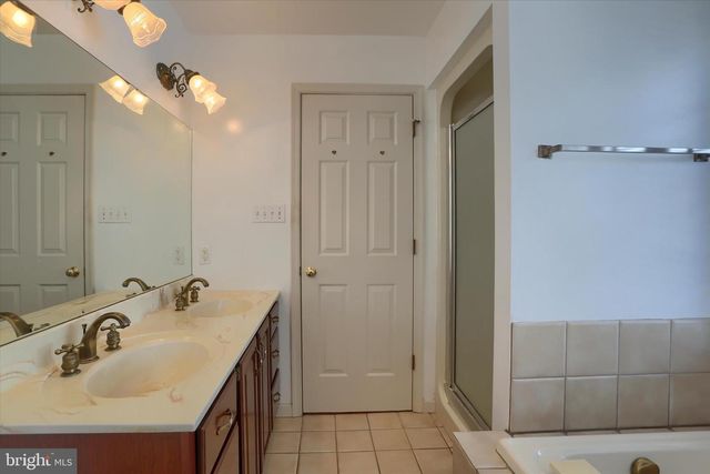 112 GRAYSTONE DR, Hummelstown, PA 17036