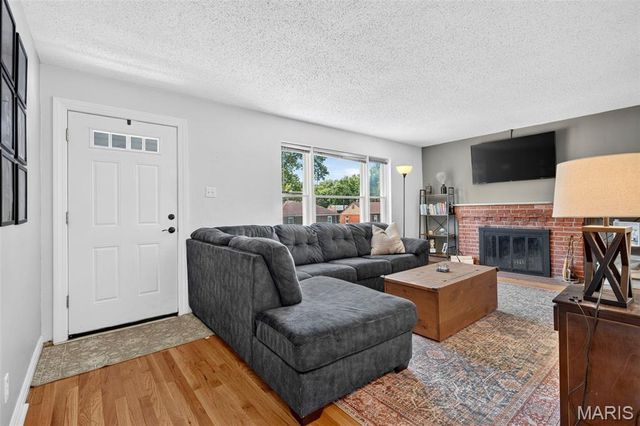 8933 Saint Louis Avenue, St Louis, MO 63114