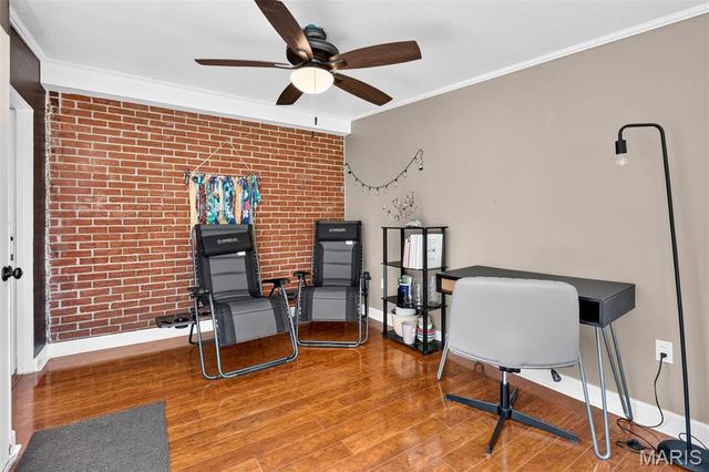 8933 Saint Louis Avenue, St Louis, MO 63114