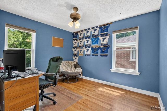 8933 Saint Louis Avenue, St Louis, MO 63114