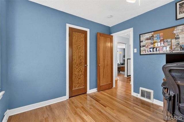 8933 Saint Louis Avenue, St Louis, MO 63114