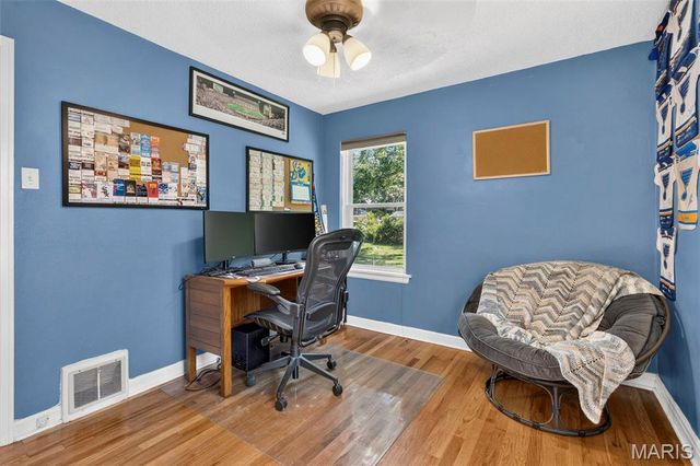 8933 Saint Louis Avenue, St Louis, MO 63114