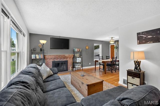 8933 Saint Louis Avenue, St Louis, MO 63114