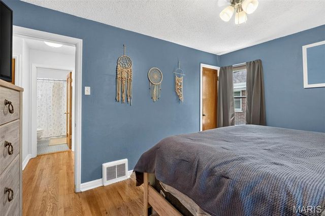 8933 Saint Louis Avenue, St Louis, MO 63114