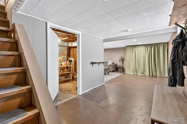 8933 Saint Louis Avenue, St Louis, MO 63114