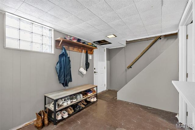 8933 Saint Louis Avenue, St Louis, MO 63114