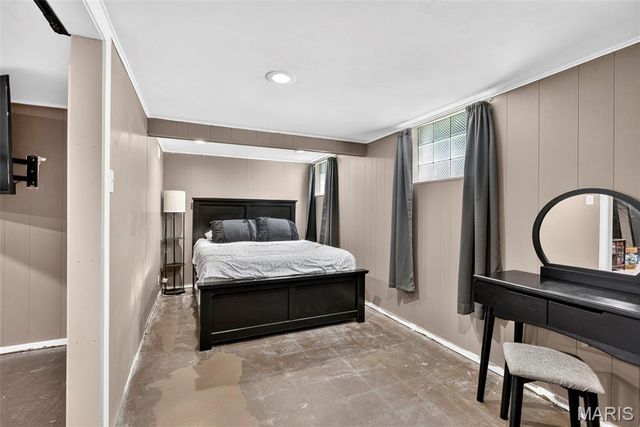 8933 Saint Louis Avenue, St Louis, MO 63114
