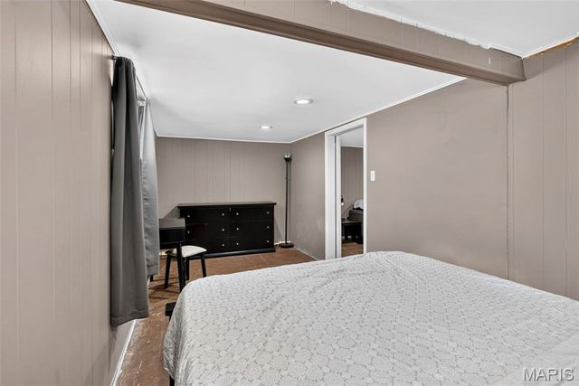 8933 Saint Louis Avenue, St Louis, MO 63114
