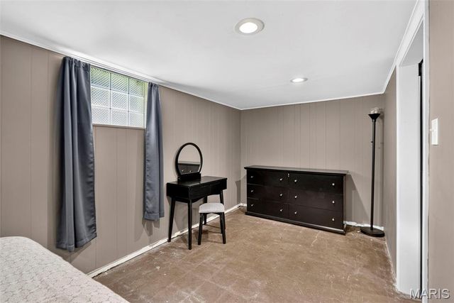 8933 Saint Louis Avenue, St Louis, MO 63114