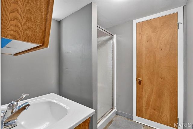 8933 Saint Louis Avenue, St Louis, MO 63114