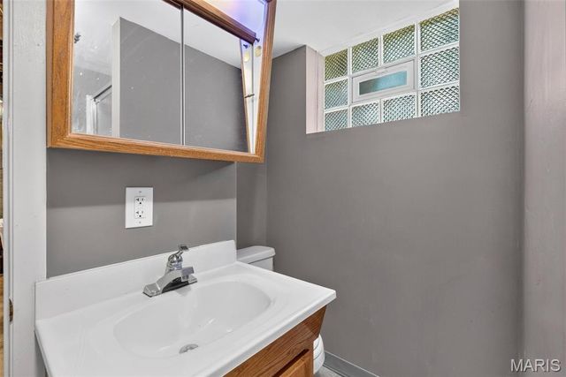 8933 Saint Louis Avenue, St Louis, MO 63114