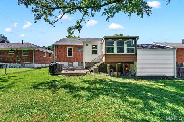 8933 Saint Louis Avenue, St Louis, MO 63114