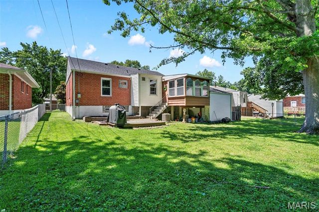 8933 Saint Louis Avenue, St Louis, MO 63114