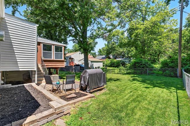 8933 Saint Louis Avenue, St Louis, MO 63114