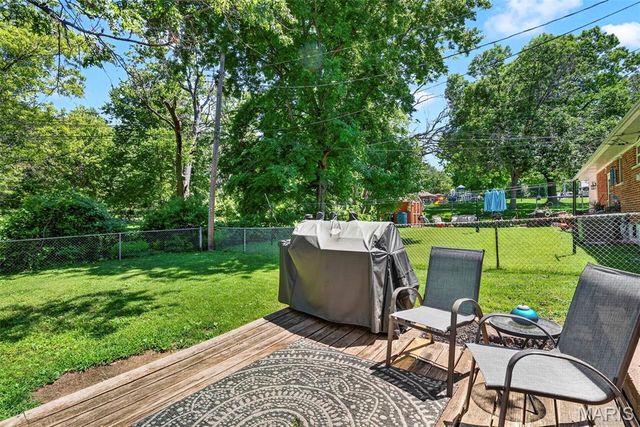 8933 Saint Louis Avenue, St Louis, MO 63114