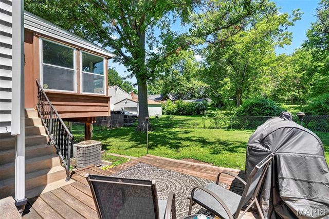 8933 Saint Louis Avenue, St Louis, MO 63114