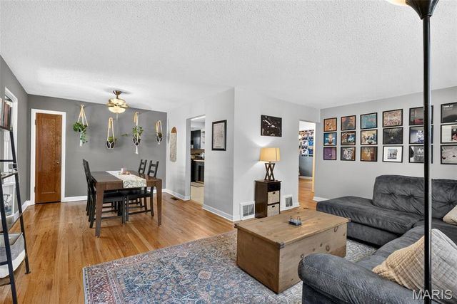 8933 Saint Louis Avenue, St Louis, MO 63114
