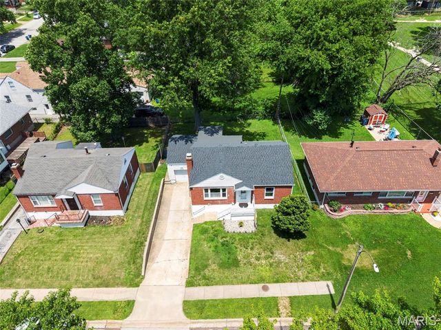 8933 Saint Louis Avenue, St Louis, MO 63114