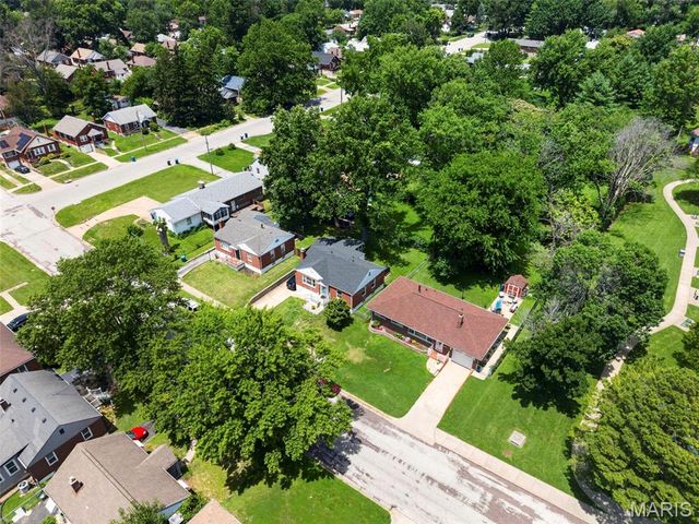 8933 Saint Louis Avenue, St Louis, MO 63114