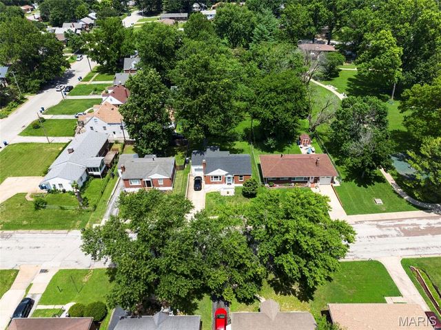 8933 Saint Louis Avenue, St Louis, MO 63114