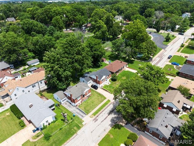 8933 Saint Louis Avenue, St Louis, MO 63114