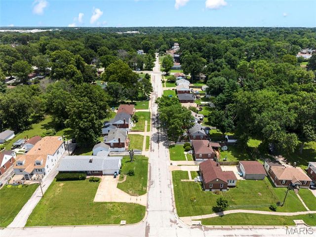 8933 Saint Louis Avenue, St Louis, MO 63114