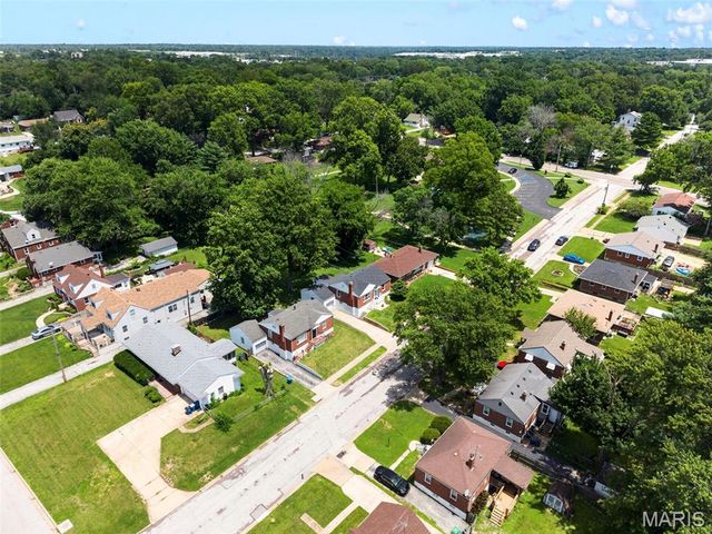 8933 Saint Louis Avenue, St Louis, MO 63114