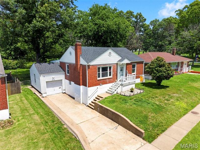 8933 Saint Louis Avenue, St Louis, MO 63114