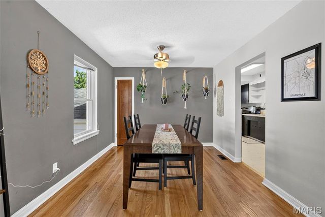 8933 Saint Louis Avenue, St Louis, MO 63114