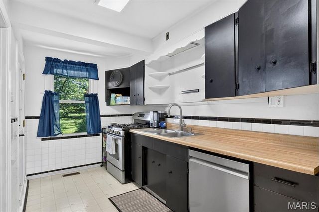 8933 Saint Louis Avenue, St Louis, MO 63114