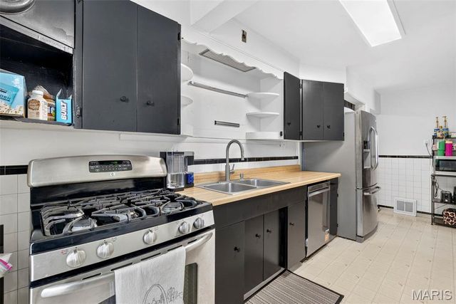 8933 Saint Louis Avenue, St Louis, MO 63114