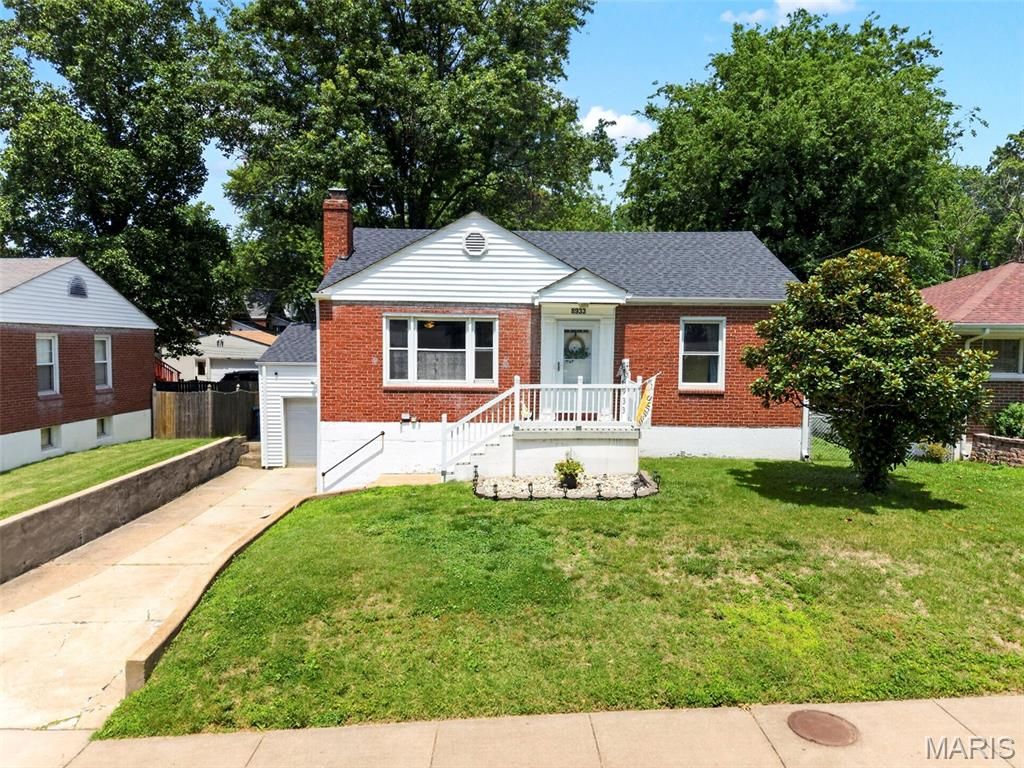 8933 Saint Louis Avenue, St Louis, MO 63114