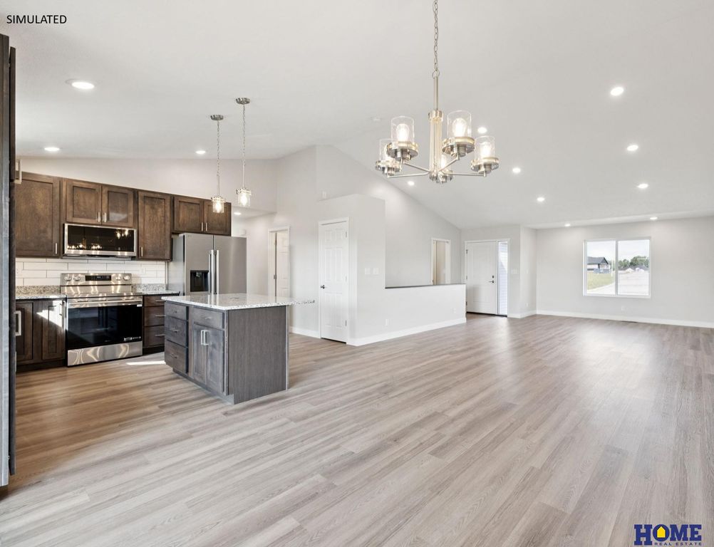 1825 E 9th Street, Hickman, NE 68372