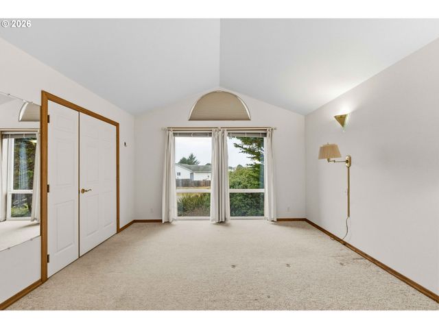 615 Sw SEABIRD Dr, Bandon, OR 97411