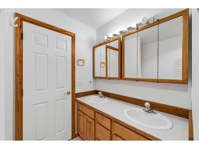 615 Sw SEABIRD Dr, Bandon, OR 97411