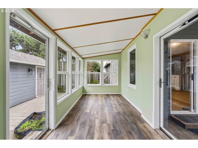 615 Sw SEABIRD Dr, Bandon, OR 97411