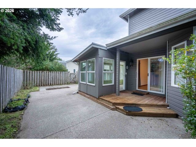 615 Sw SEABIRD Dr, Bandon, OR 97411