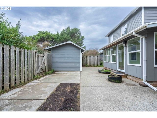 615 Sw SEABIRD Dr, Bandon, OR 97411