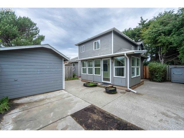 615 Sw SEABIRD Dr, Bandon, OR 97411
