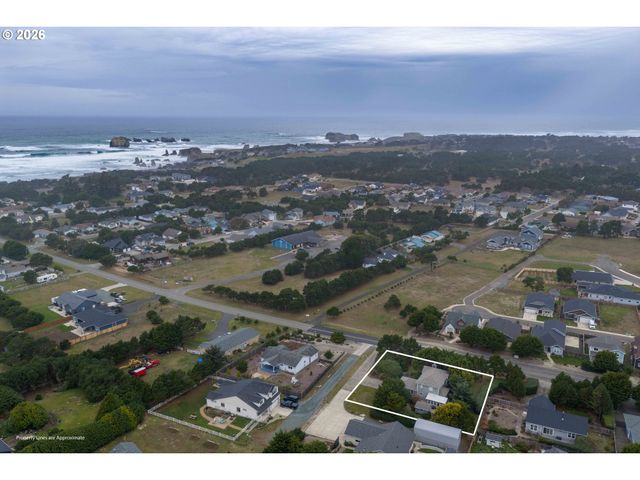 615 Sw SEABIRD Dr, Bandon, OR 97411