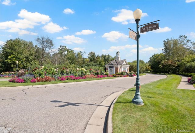 6166 Natures Cove, Grand Blanc, MI 48439