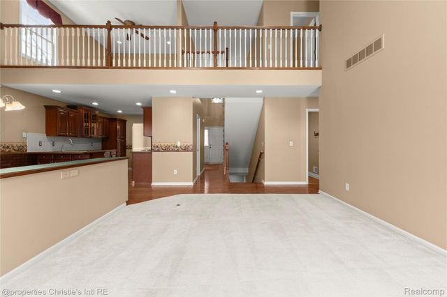 6166 Natures Cove, Grand Blanc, MI 48439