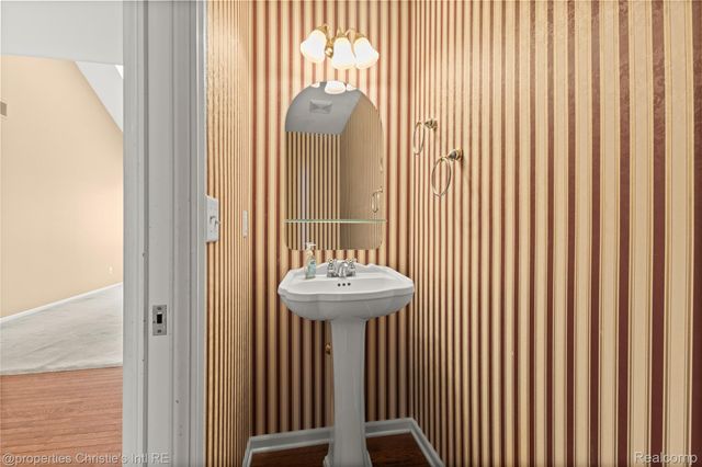 6166 Natures Cove, Grand Blanc, MI 48439