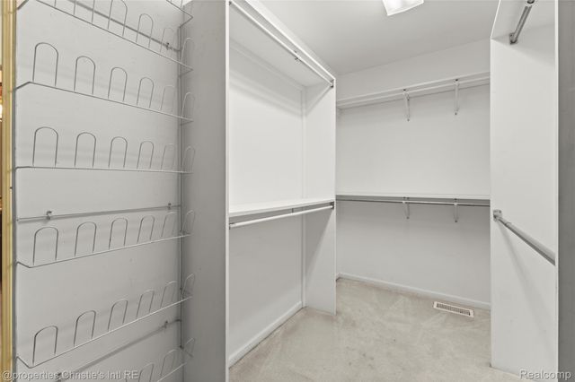 6166 Natures Cove, Grand Blanc, MI 48439