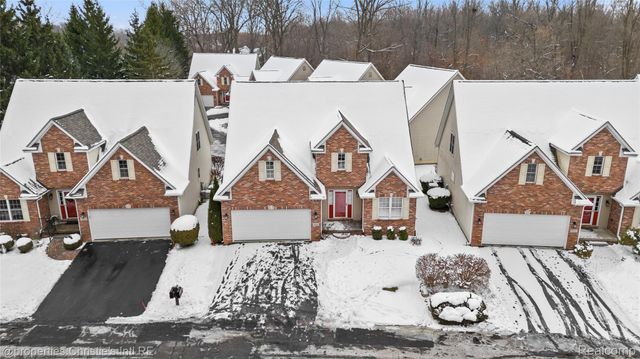 6166 Natures Cove, Grand Blanc, MI 48439